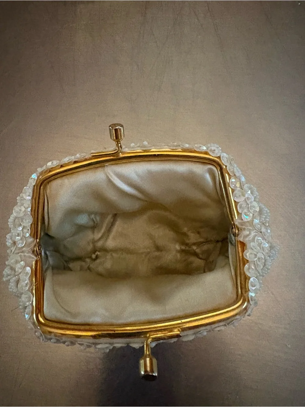 Vintage Beaded and Sequined Coin Purse with Kiss Lock creamy color pre owned